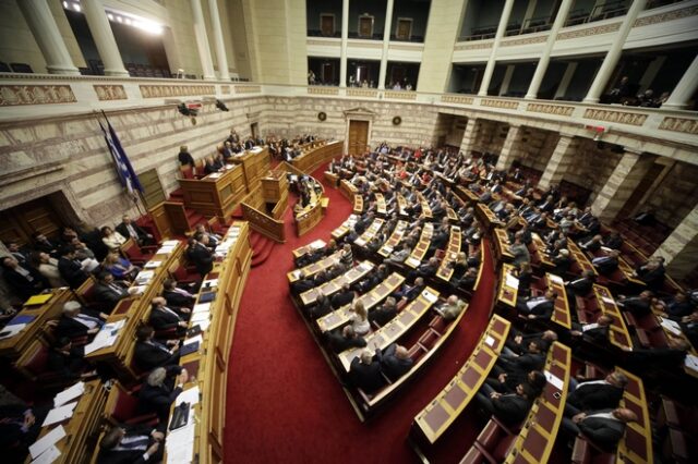 Ισορροπίες τρόμου για τη συγκυβέρνηση μετά την οριακή υπερψήφιση του πολυνομοσχεδίου. Όλο το χρονικό και το παρασκήνιο