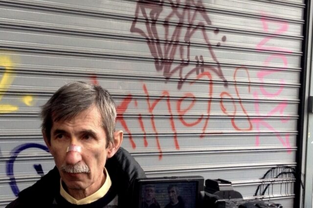 Ευρωβουλευτής ΚΚΕ Χαρ. Αγγουράκης για τα ΜΑΤ που τον χτύπησαν: “Είναι να τους λυπάται κανείς, δεν σκέφτονται ότι και αυτοί θα μείνουν άνεργοι”