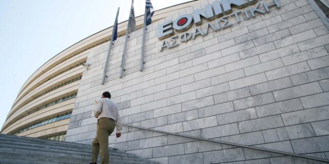 Έστησαν κομπίνα με εικονικά τροχαία για να αποσπούν ποσά από ασφαλιστικές. Εμπλέκονται τέσσερις αστυνομικοί