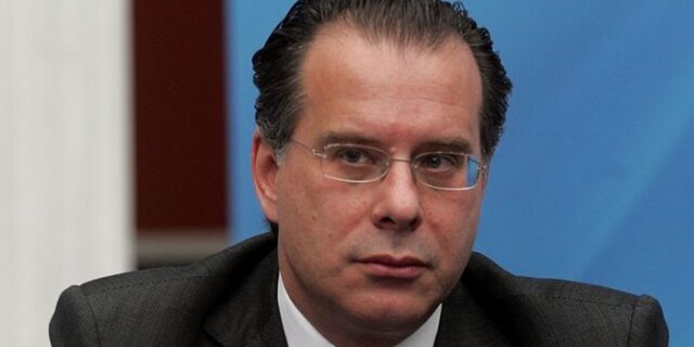 Κουμουτσάκος κατά Σγουρού: “Δεν έχει το θάρρος να υποστηρίξει τις κομματικές επιλογές του”