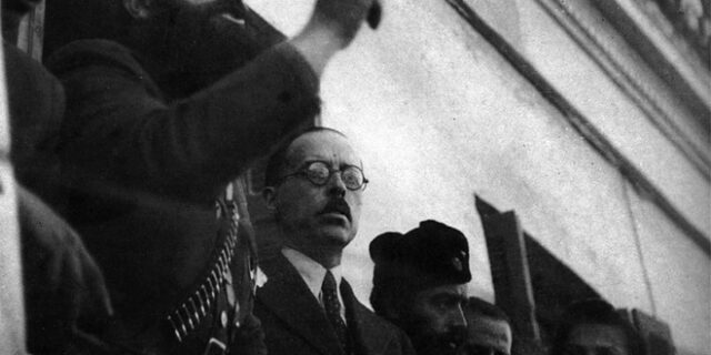 Μυστήριο με τη φωτογραφία του αποκεφαλισμένου Άρη Βελουχιώτη