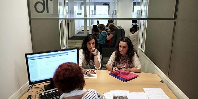 O Νότος παράγει άνεργους επιστήμονες, ο Βορράς έχει έλλειμμα δεξιοτήτων και στην ΕΕ υπάρχουν 2 εκατ. κενές θέσεις εργασίας