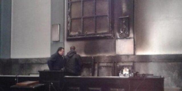 Μπήκε ανενόχλητος στα δικαστήρια Ρόδου και έβαλε φωτιά σε αίθουσα
