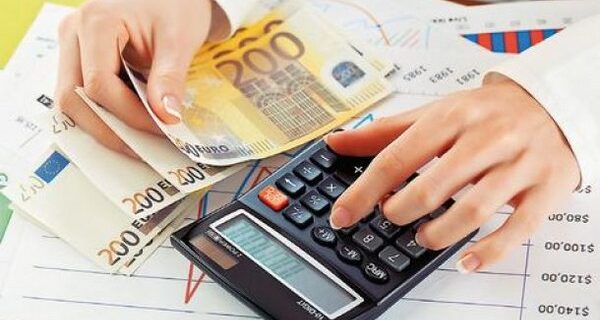 Σταθερά πτωτικοί οι μισθοί στην Ελλάδα εδώ και τέσσερα χρόνια