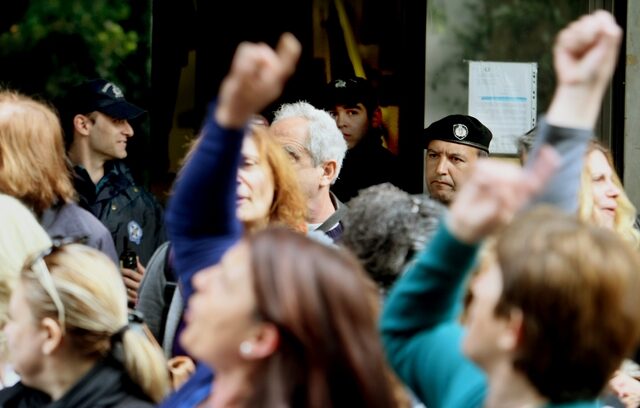 Κόβουν τις αργίες του Πάσχα και αντιδρούν: Τριήμερες απεργίες καθηγητών από Τετάρτη