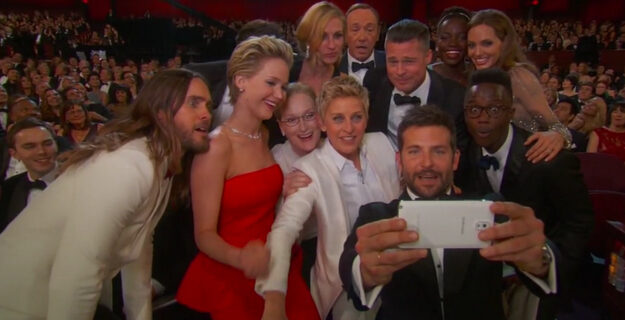 Πόσοι celebrities χωράνε σε μια selfie; Η Ellen DeGeneres “γκρέμισε” το Twitter