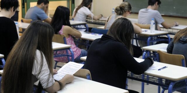 Μειώνεται η ύλη της Α΄ Λυκείου. Τι αλλάζει στις φετινές εξετάσεις