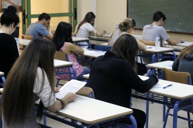Μειώνεται η ύλη της Α΄ Λυκείου. Τι αλλάζει στις φετινές εξετάσεις