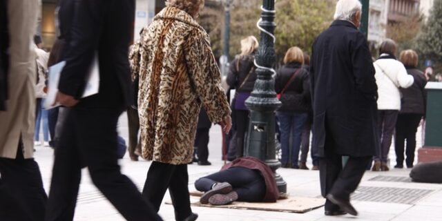 “Καμπανάκι” από ΟΟΣΑ: Σε κίνδυνο ο ελληνικός λαός. Βοήθεια τώρα στους ασθενέστερους