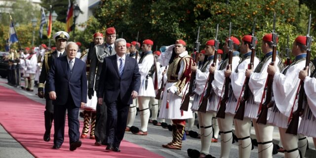 Γκάουγκ στον Παπούλια: “Ήρθα να δείξω αλληλεγγύη στην Ελλάδα. Στα 15 μου έμαθα αρχαία ελληνικά”