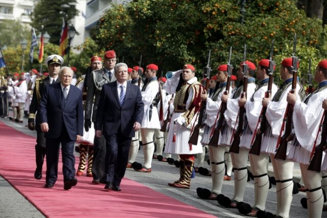 Γκάουγκ στον Παπούλια: “Ήρθα να δείξω αλληλεγγύη στην Ελλάδα. Στα 15 μου έμαθα αρχαία ελληνικά”