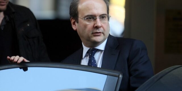Οκτώ υπουργεία “σφυρίζουν αδιάφορα”: Μπλόκο στην απλούστερη αδειοδότηση επιχειρήσεων