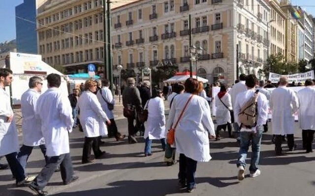 Στο πόδι γιατροί, φαρμακοποιοί και εργαζόμενοι στα δημόσια νοσοκομεία