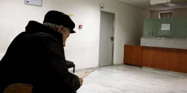 Η καθυστέρηση απόδοσης των συντάξεων “γκρεμίζει” το ΙΚΑ. Τρομακτικές οι απώλειες ανά μήνα