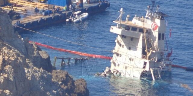 Επιχείρηση απάντλησης καυσίμων από το τουρκικό πλοίο στη Μύκονο