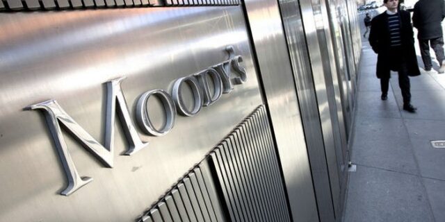 H Moody’s δικαιώνει την ΤτΕ και “αδειάζει” τoν Τόμσεν για τις ανάγκες των τραπεζών