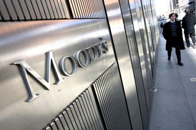 H Moody’s δικαιώνει την ΤτΕ και “αδειάζει” τoν Τόμσεν για τις ανάγκες των τραπεζών