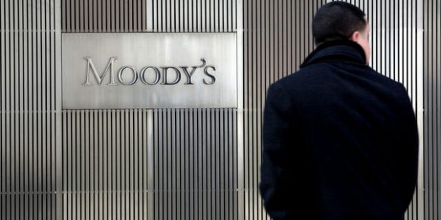Άρχισαν τα όργανα. Ο οίκος Moody’s προειδοποιεί τη Βρετανία