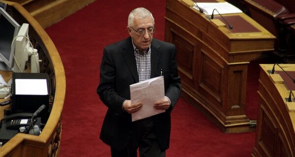 Διεγράφη από τη ΝΔ ο Νικήτας Κακλαμάνης που δήλωσε παρών στο 1ο άρθρο