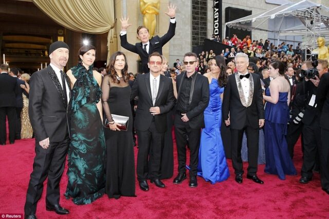 Το απόλυτο photobombing των Όσκαρ: Ποιος χάλασε τη φωτογραφία των U2