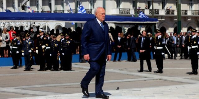 Κάρολος Παπούλιας: “Ο λαός δίνει μάχη για να σπάσει τον κλοιό των δανειστών. Ο Αγώνας θα είναι νικηφόρος”