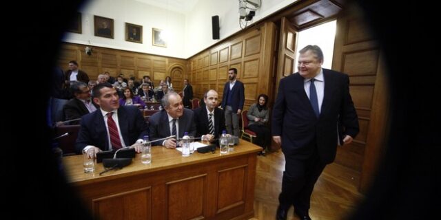 Συνεδρίαση της ΚΟ του ΠΑΣΟΚ, με το βλέμμα στο Πολυνομοσχέδιο