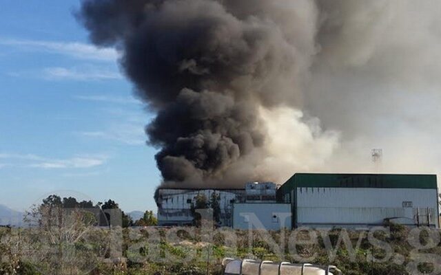 Συνεχίζονται οι προσπάθειες κατάσβεσης της πυρκαγιάς στην Creta Farms