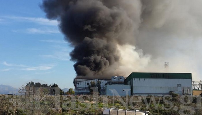 Συνεχίζονται οι προσπάθειες κατάσβεσης της πυρκαγιάς στην Creta Farms
