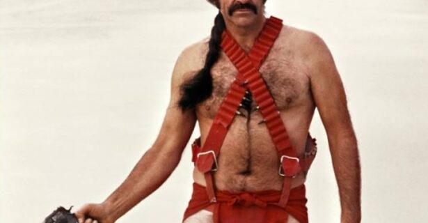 Μηχανή του Χρόνου: Μια ταινία που προσπάθησαν να εξαφανίσουν. Ο Σον Κόνερι με κοτσίδα, κόκκινα «εσώρουχα» και νυφικό…