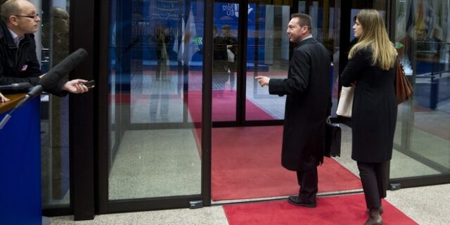 Ποια τα χρέη και πόσα θα πληρώσουμε σε τόκους μέχρι το 2030