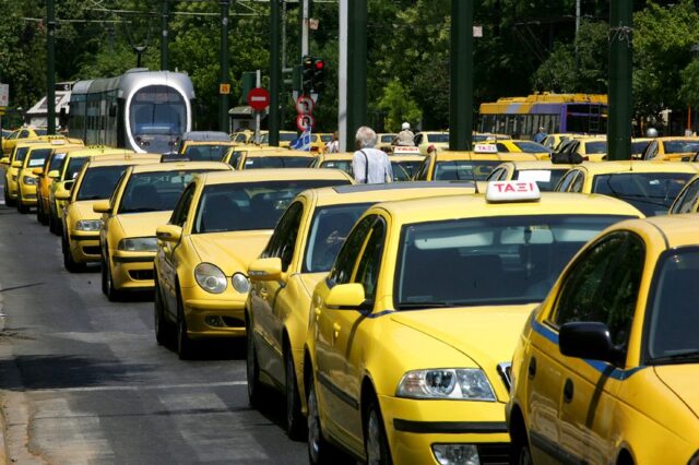 Νέα βόμβα από τρόικα: Απελευθερώνονται ταξί. Σε ιδιώτες ο έλεγχος εισιτηρίων στα ΜΜΜ