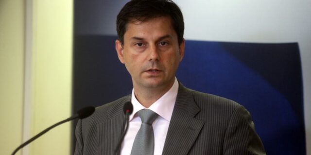 Θεοχάρης: “Καταλάβετε το και κράξτε το μετά”. Οι 7 διευκρινήσεις για το πώς θα διατεθεί το κοινωνικό μέρισμα