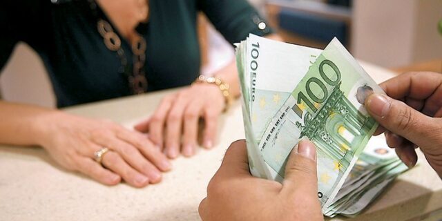 Σοκ και δέος από τα μέτρα αναγκαστικής είσπραξης: 160 κατασχέσεις χρημάτων την ώρα από την εφορία