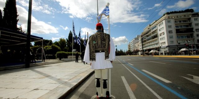 Τι ισχύει για όσους εργάζονται την αργία της 25ης Μαρτίου