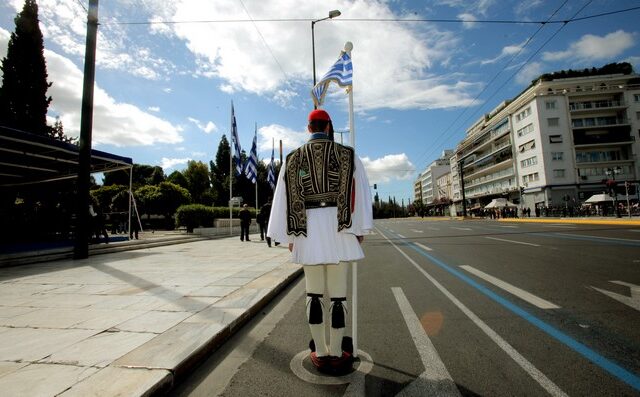 Τι ισχύει για όσους εργάζονται την αργία της 25ης Μαρτίου