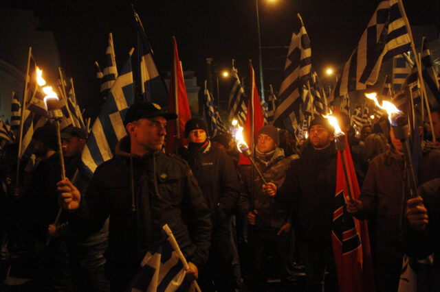 Guardian: Οι δύο γυναίκες που “ξηλώνουν” τη Χρυσή Αυγή
