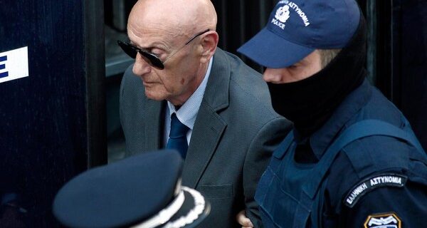 Βιβλίο Ζήγρα: Η Σταμάτη-αράχνη που ήθελε γκόμενο υπουργό και η στυτική λειτουργία