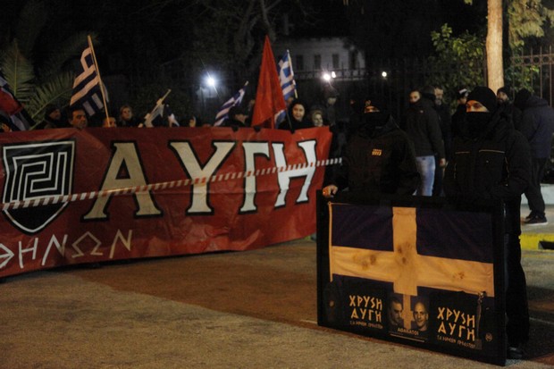 Δικάζονται δύο φερόμενα μέλη της Χρυσής Αυγής για επίθεση σε μαθητή με μαχαίρι