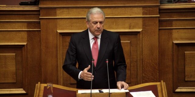 Οι 10 προτάσεις Αβραμόπουλου για τη θεσμική ανασυγκρότηση