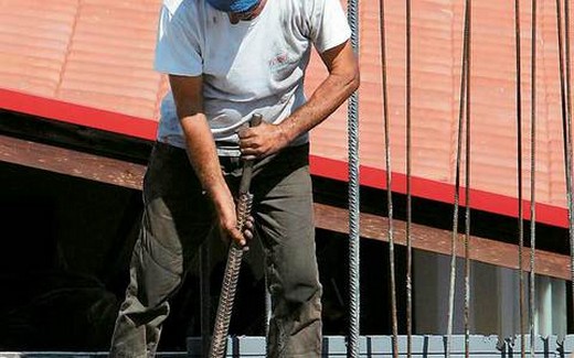 Το ένα τρίτο των εργαζομένων στην “απλήρωτη” εργασία
