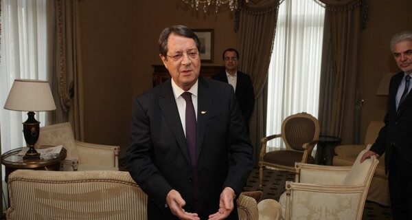 Σάλος από την αγορά κτήματος από τη σύζυγο του Ν. Αναστασιάδη, που ανήκε στην Αρχιεπισκοπή