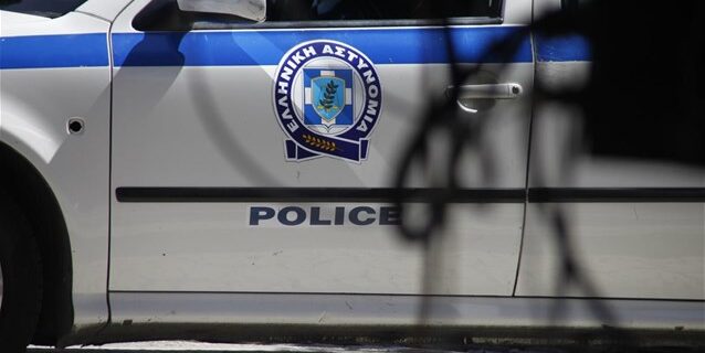 Σεσημασμένος με άδεια απήγαγε ηλικιωμένη την λήστεψε και αποπειράθηκε να την βιάσει
