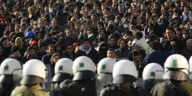 Απαγόρευση συγκεντρώσεων – Με συλλαλητήρια απαντούν οι πολίτες