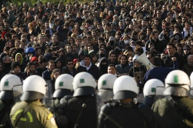 Απαγόρευση συγκεντρώσεων – Με συλλαλητήρια απαντούν οι πολίτες