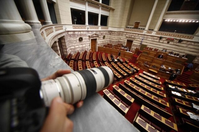 Δημοσιογράφοι-πολιτικοί. Πού οδηγεί η ομογενοποίηση των δύο επαγγελμάτων