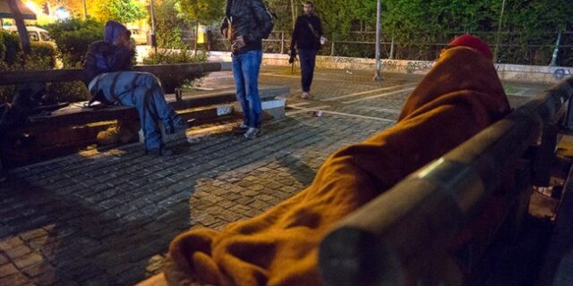 Οδοιπορικό με τις “πόρνες” των αστέγων που δύσκολα ξεχνάς