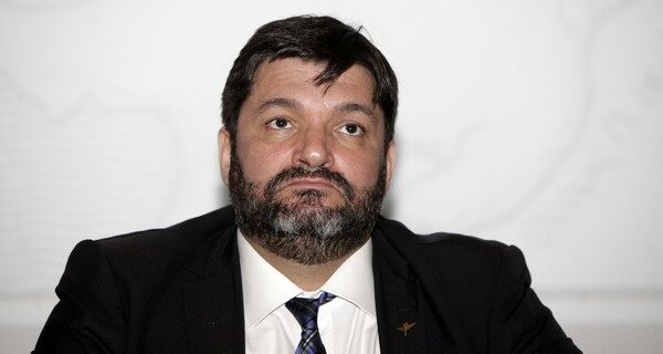 Αναζητά καραμανλικό αντίβαρο στο Φαήλο