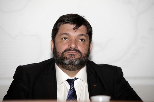 Αναζητά καραμανλικό αντίβαρο στο Φαήλο