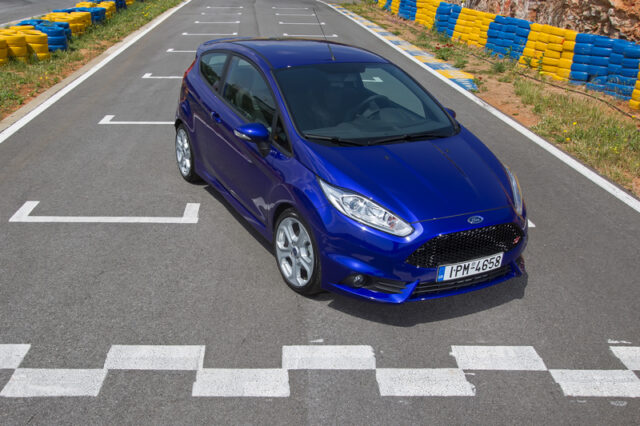 Fiesta ST. Το ταχύτερο όλων των εποχών, με 182 ίππους και 18.974 ευρώ.