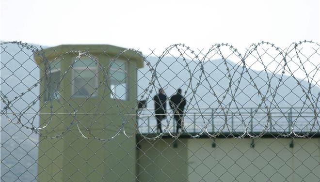 Επεισοδιακή απόδραση δύο κρατουμένων από τις Φυλακές Αυλώνα